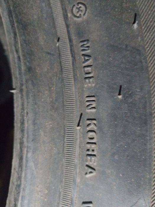 Продам шины зимние кореиского пройзводства почий новый ездил два месяц