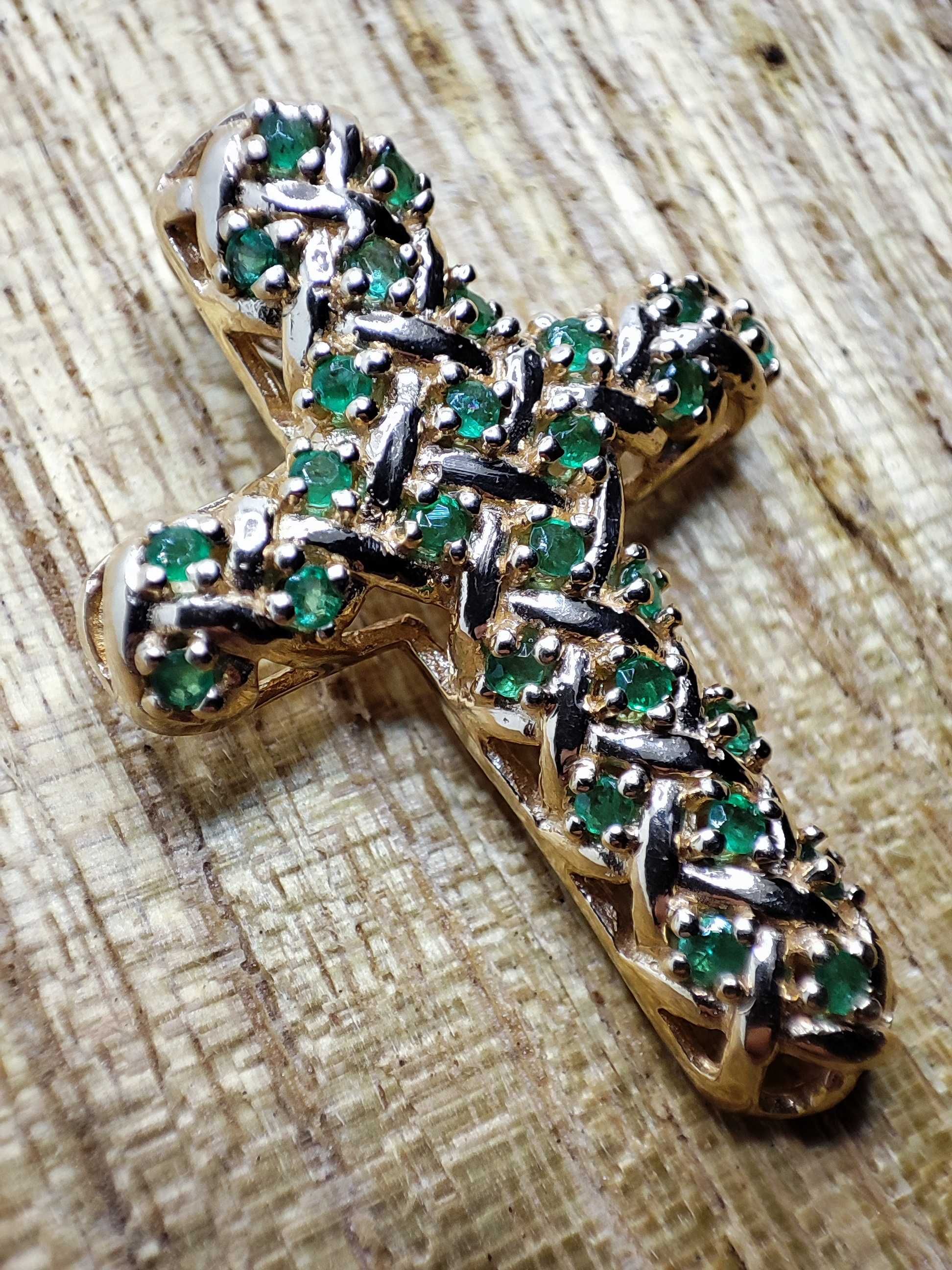 cruciulita cruce aur 14k cu smaralde smarald unicat