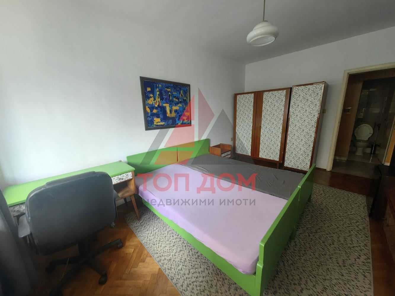 Тристаен! Спортна зала! Първи етаж! Подходящ за студенти! Код 74662