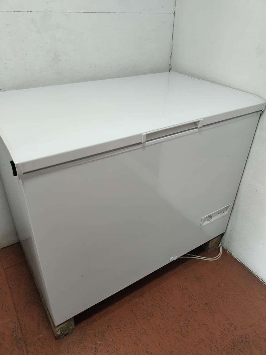 Продам морозильную камеру