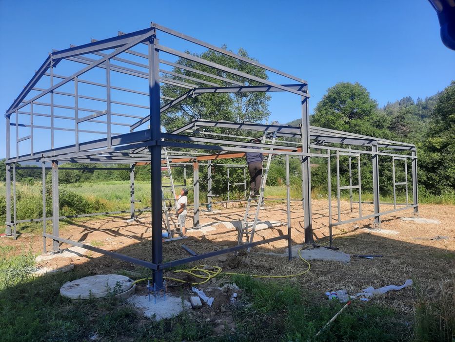 Vand hale metalice lucrăm fără avans