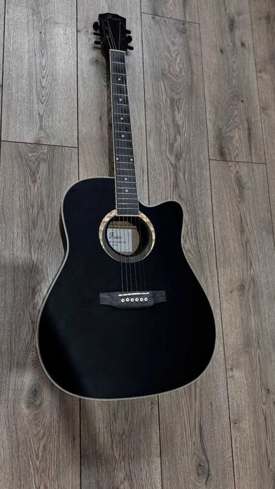 Акустическая гитара