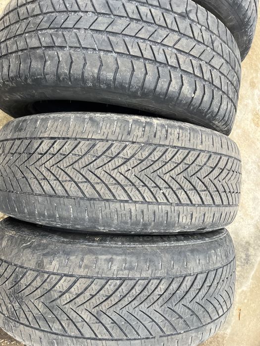 Vând cauciucuri 235 55 19