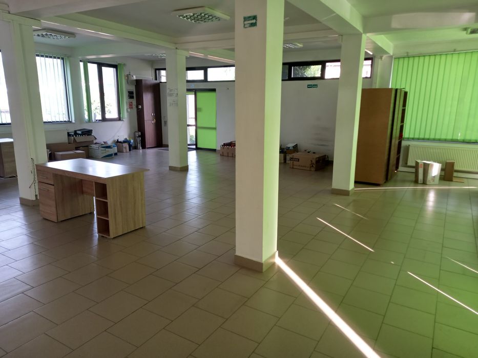 De închiriat spațiu comercial