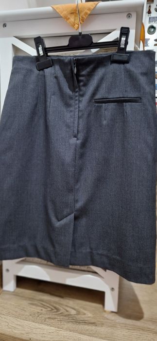 Vand doua fuste H&M stare excelenta