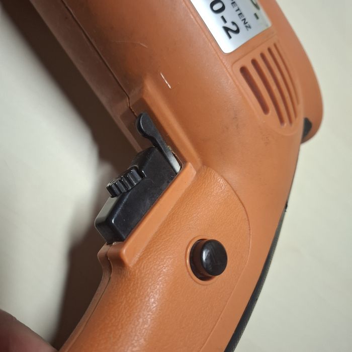 bormașina T. I. P.  SB 1100-2.cu fir.