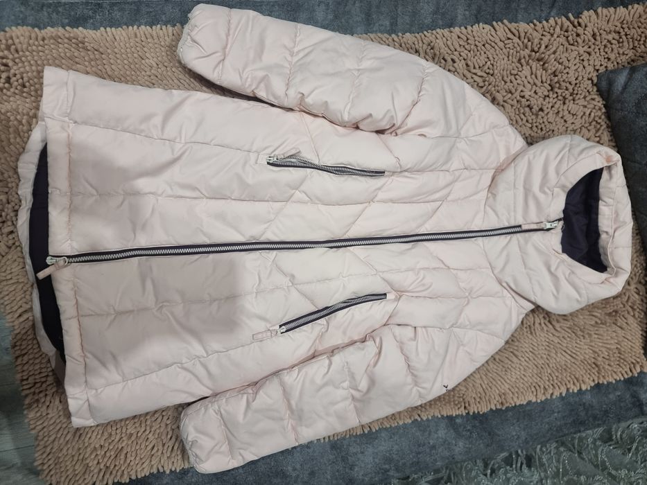 Продам  пуховик,  цена 5000.