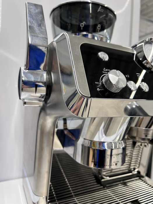 Expresor Profesional DeLonghi EC9355.M