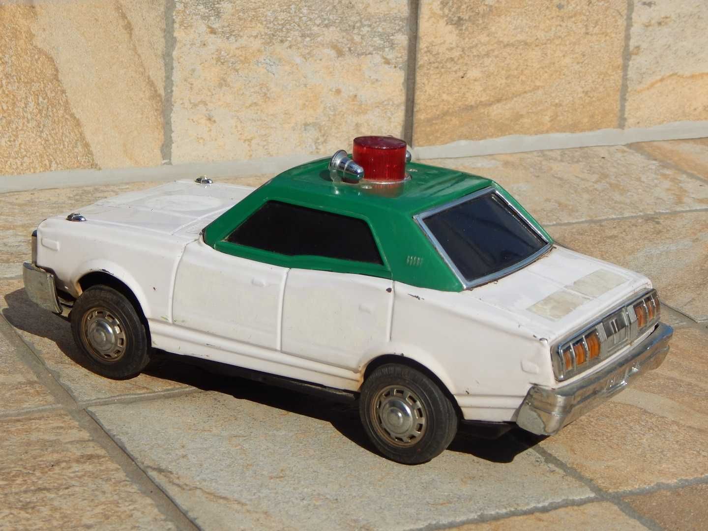 Jucarie masina Toyota Crown de politie din tabla veche