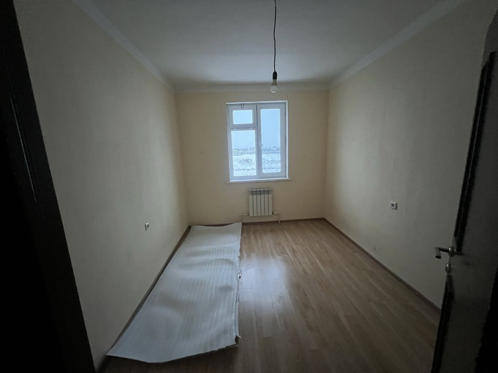 Uy sotiladi 3 xonali gʻishtdan qurilgan