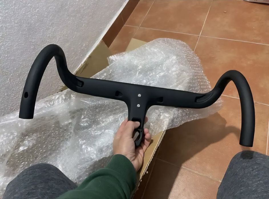 Vând ghidon carbon cursiera ușor