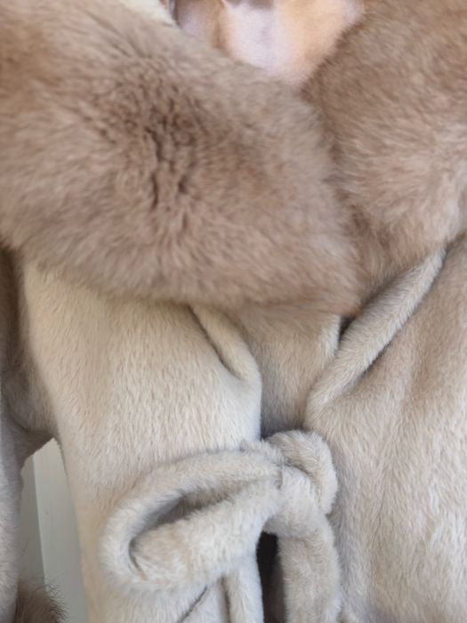 Haina de blana alpaca/alcantara noua