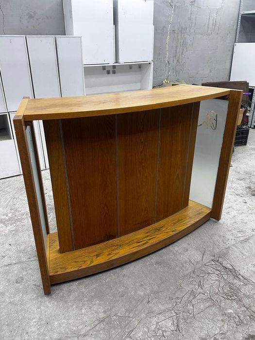 Деревянная стойка в хорошем состоянии