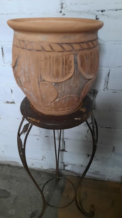 Цветочный горшок. Высота 24 см, диагональ 22 см. Б/у.