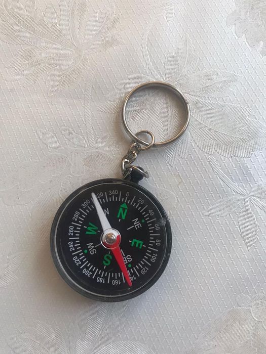 Компас брелок практичный