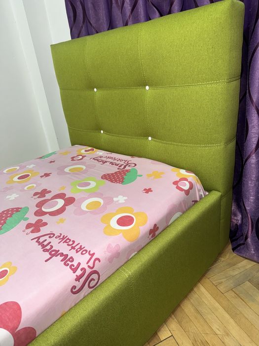 Pat tapitat hamar verde  cu tablie inalta pentru o persoana 100x200 cm
