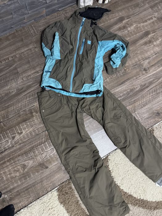 Ски екип от 2 части мн хубав удобен и топли
