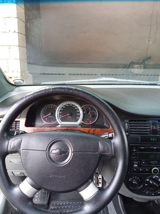 Lasetti sotiladi tez arzon tel qiling keliwamiz te