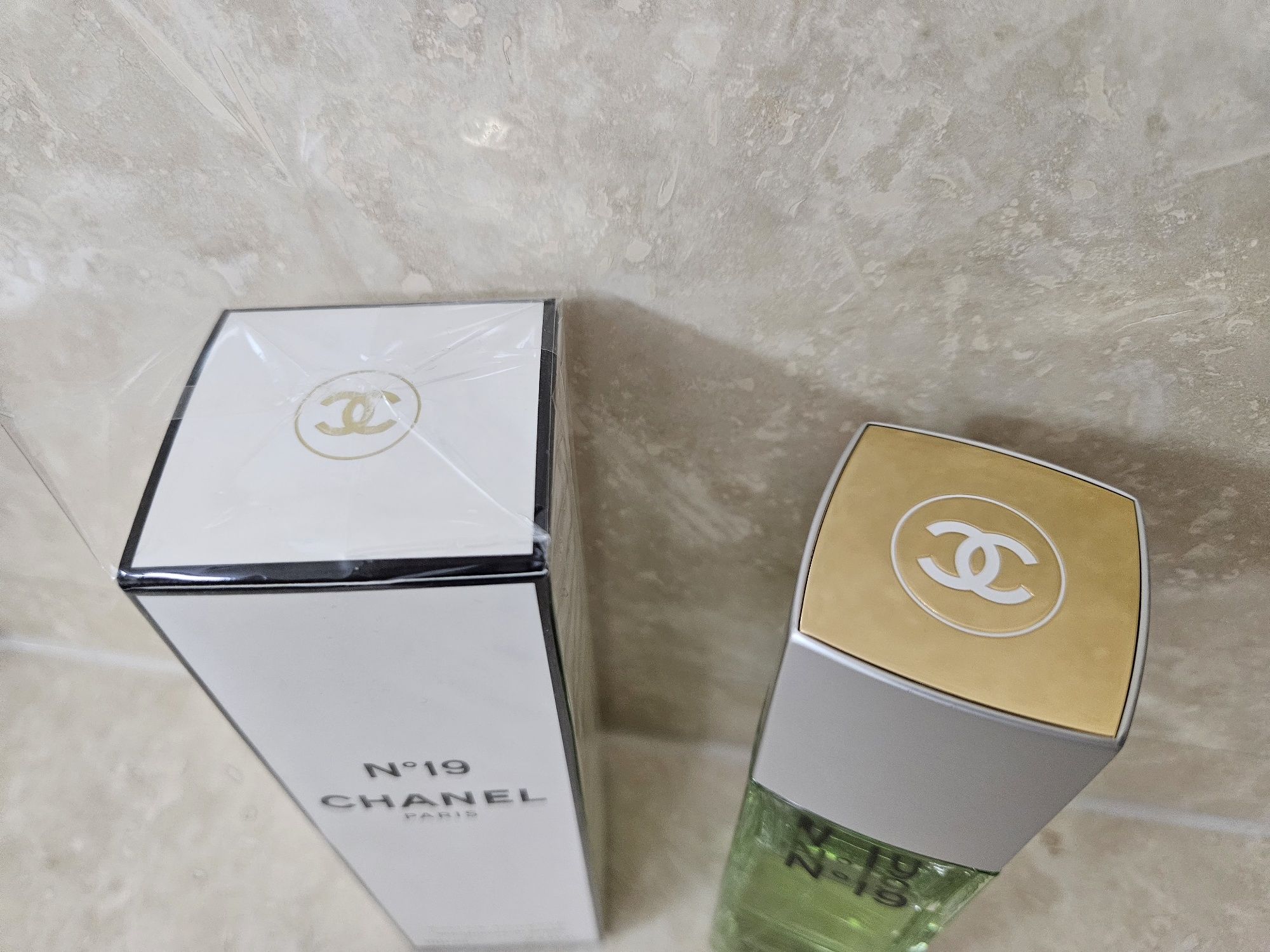 Apa toaleta Chanel no 19 edt aprox 80ml