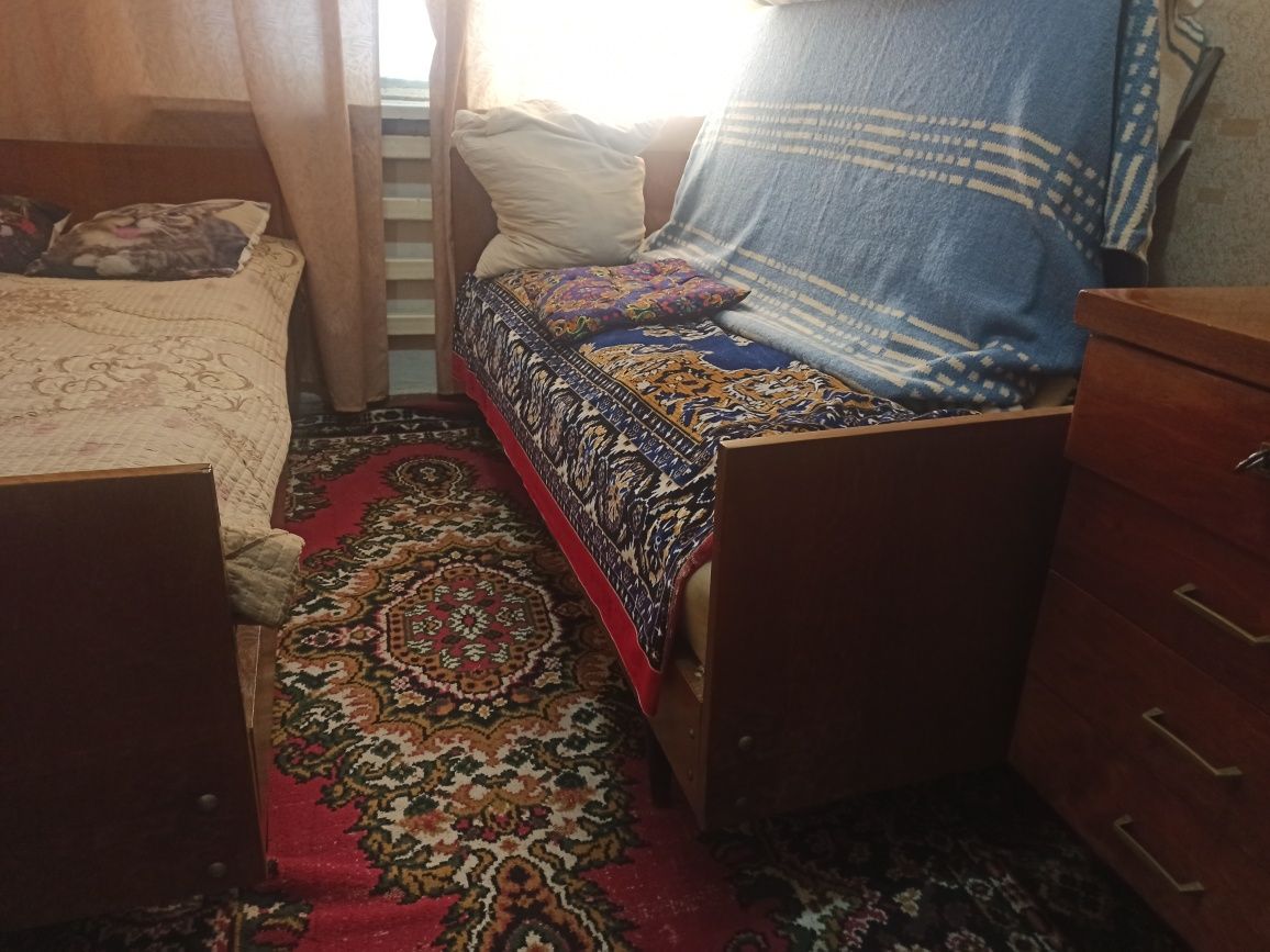 Кровати спальные