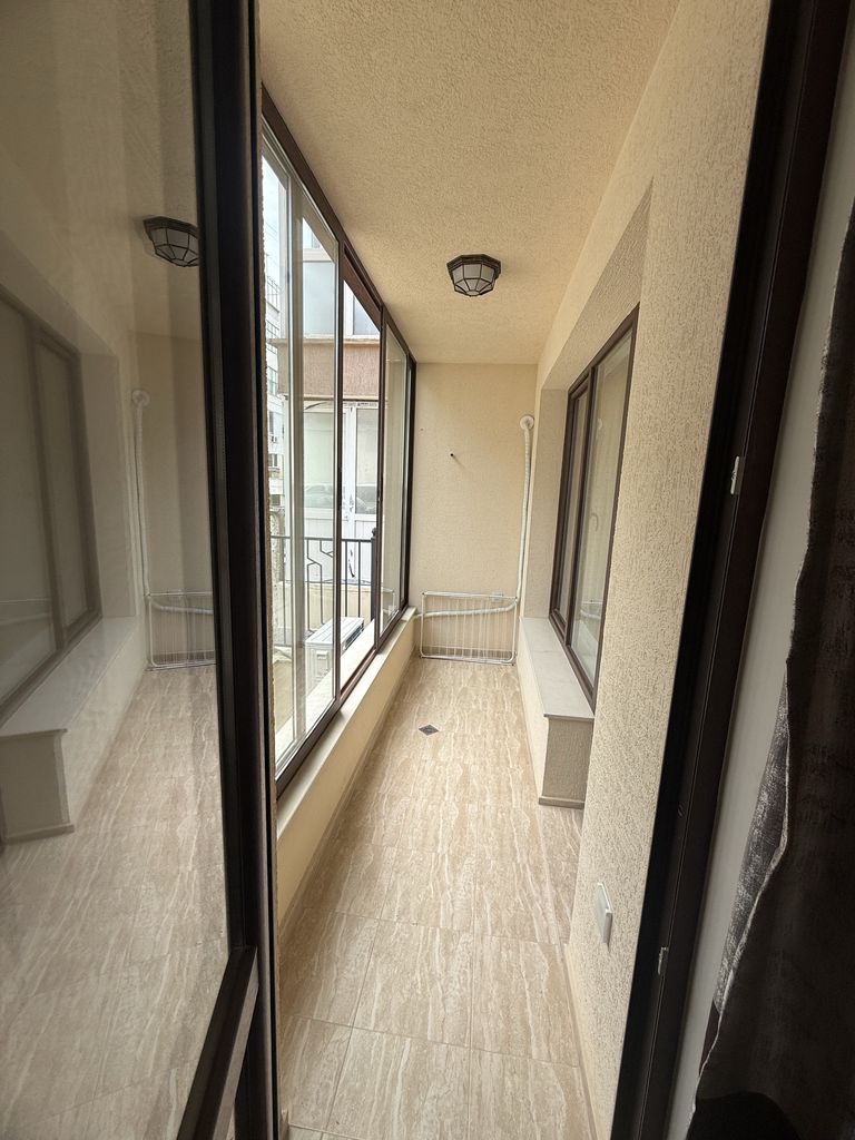 Дава се под наем Двустаен апартамент в Варна, Базар Левски - 55 кв.м за 650 € - Снимка #2