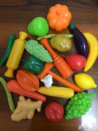 Игрушечные овощи и фрукты