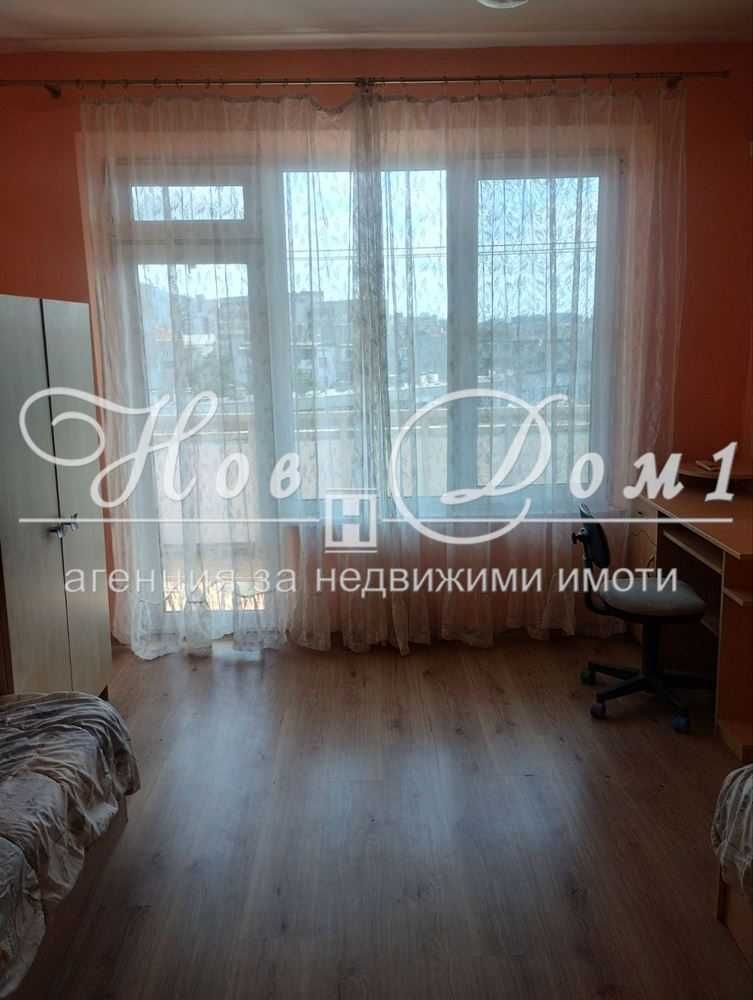 Тристаен апартамент на метри от Гардън бар .