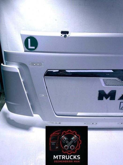 Capotă MAN TGX Fibra sticla cu locașuri pentru luminile de poziție