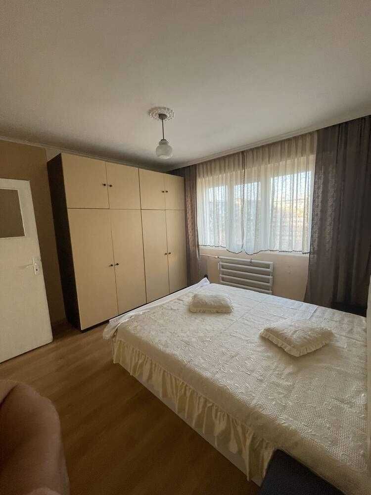 Дава се под наем Тристаен апартамент в Бургас, Изгрев - 80 кв.м за 500 € - Снимка #2