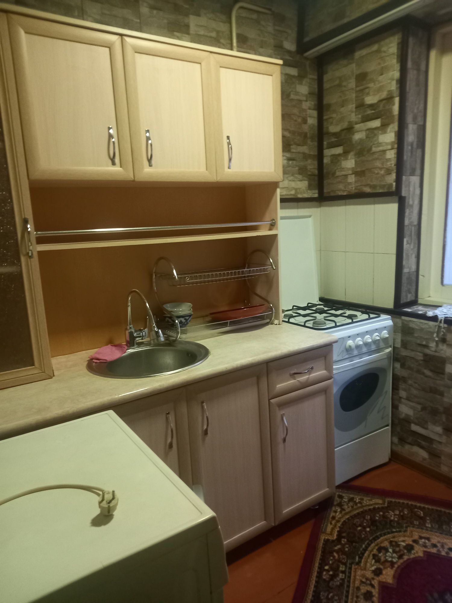 Срочно сдаётся 1комнатная квартира на 1этаже в районе партсъезда