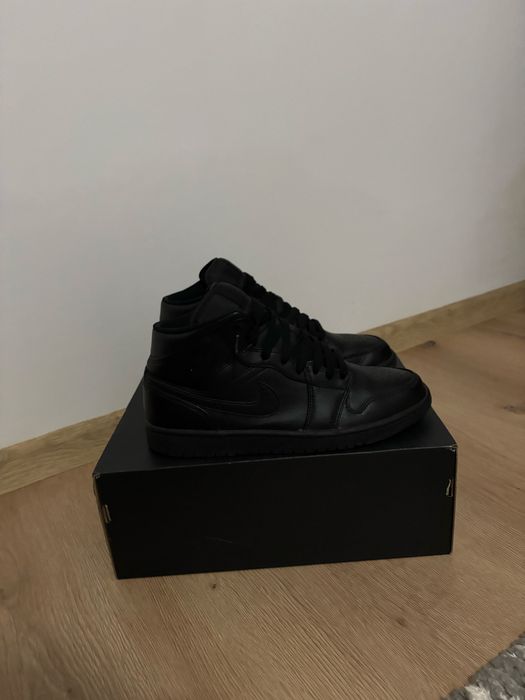 Vand Jordan 1 Mid Black-stare perfecta ,Originali!!!