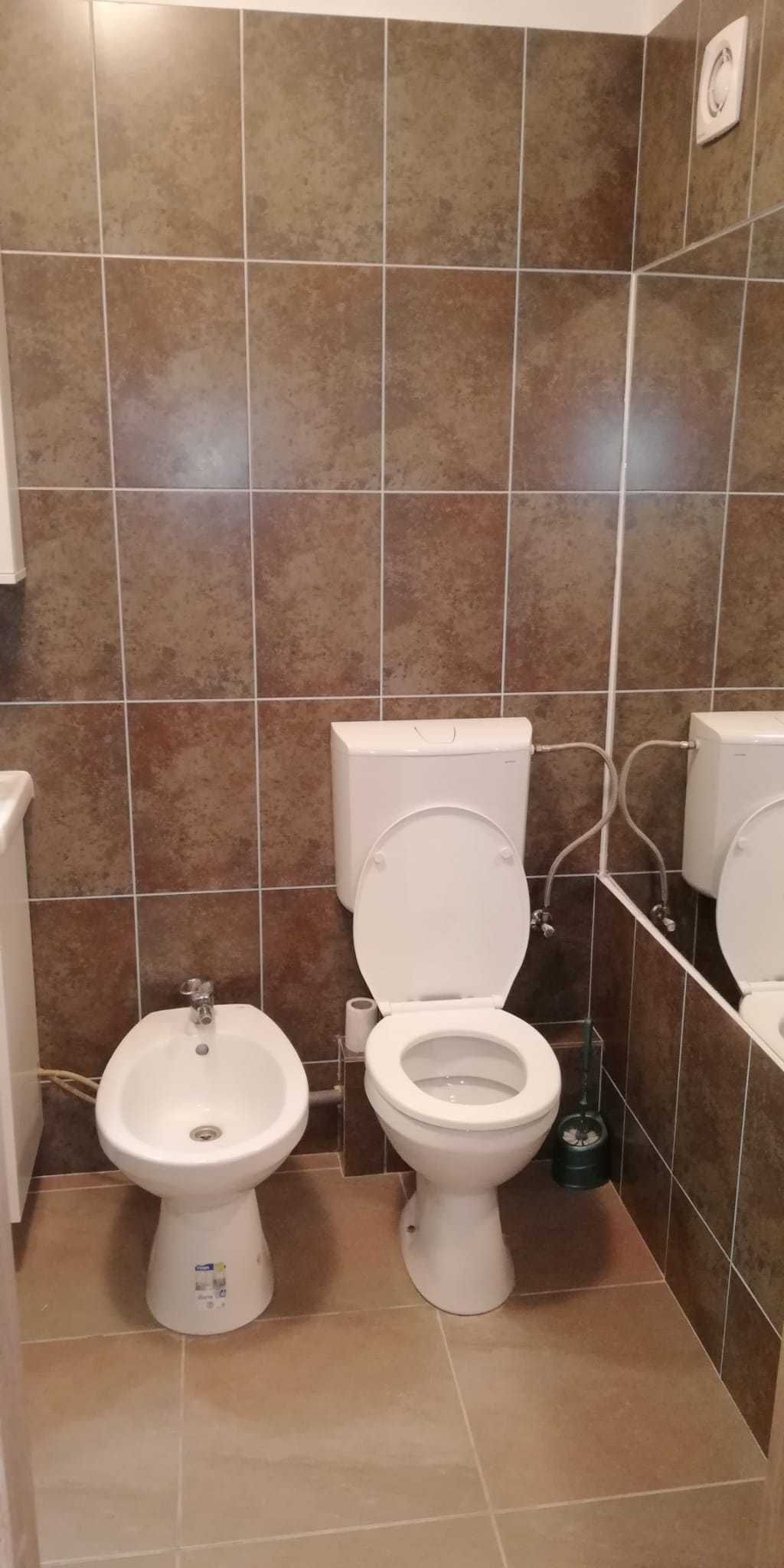 Închiriez 2 camere Confort city