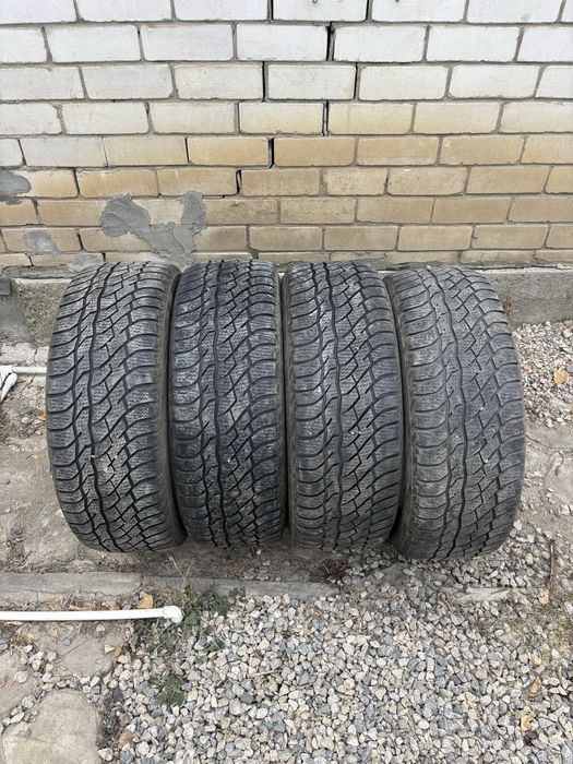 Продам зимнюю резину R18 235/55