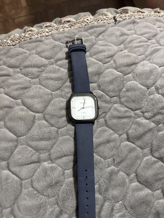 Две пары часов , покупай