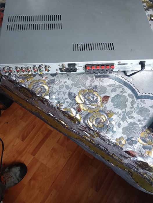 Vând dvd player cu statie incorporata in el