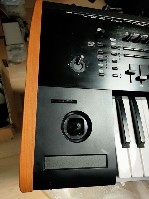 Korg kronos 2 yangi xolatda