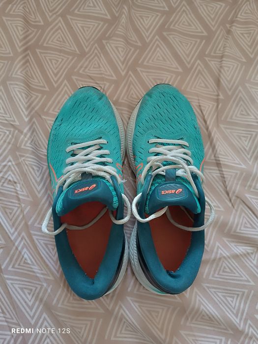Vând adidași Asics Kayano 27