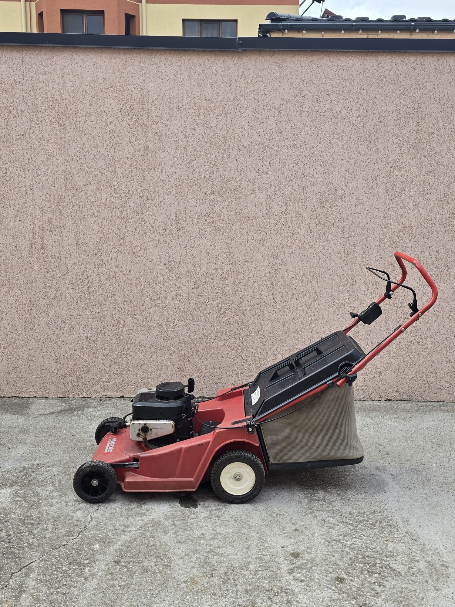 Vand masina tuns iarba pe benzina MTD motor Briggs&Stratton 3.5 cai