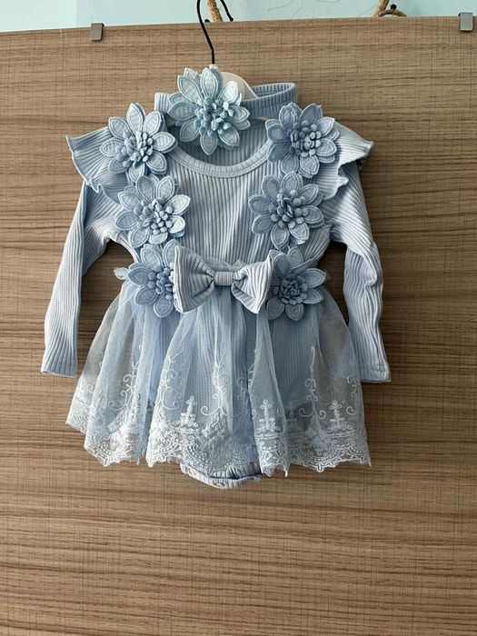 2 модела роклички 3-6м