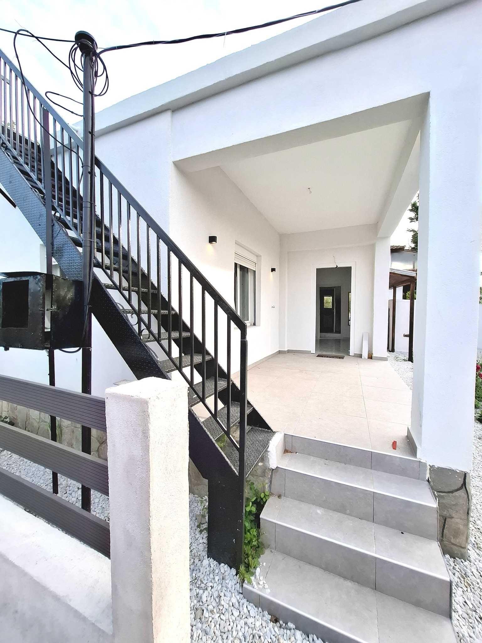 Продава реновирана къща 70 м2 с двор 200 м2 в Аспровалта