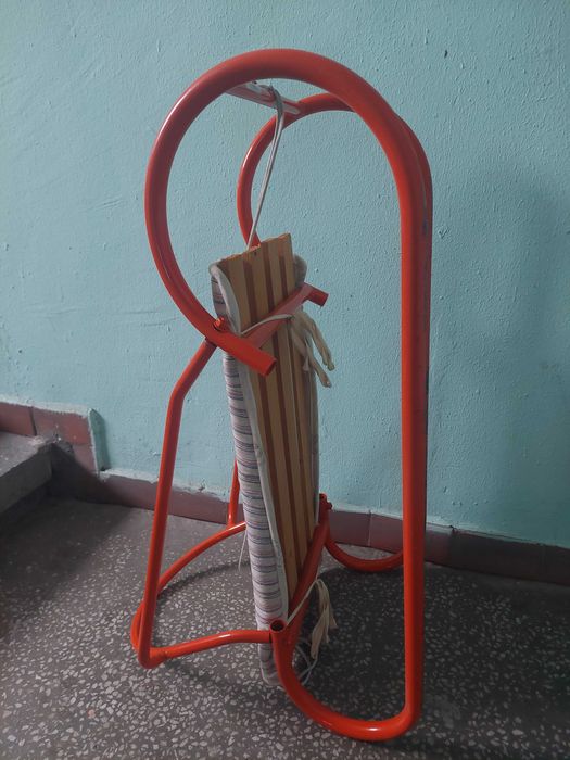 Метална шейна с дървена седалка