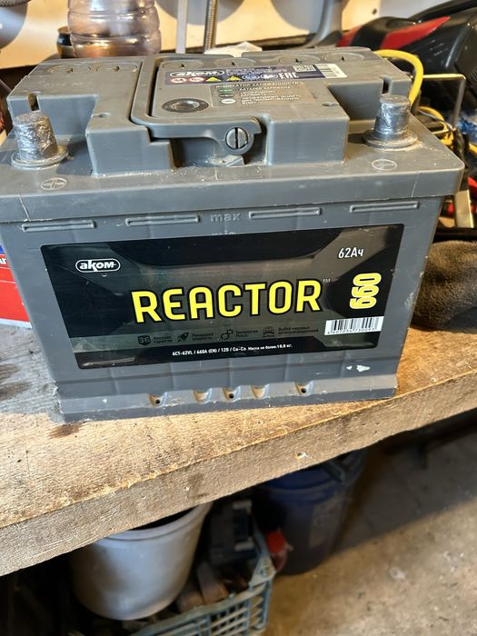 Продам аккумулятор AKOM REAKTOR 6CT -62 Ah -+