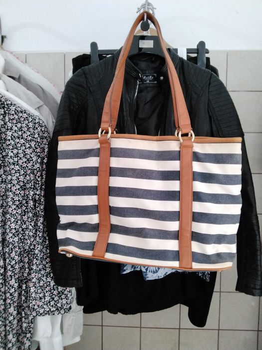 Poșetă de vară foarte frumoasă