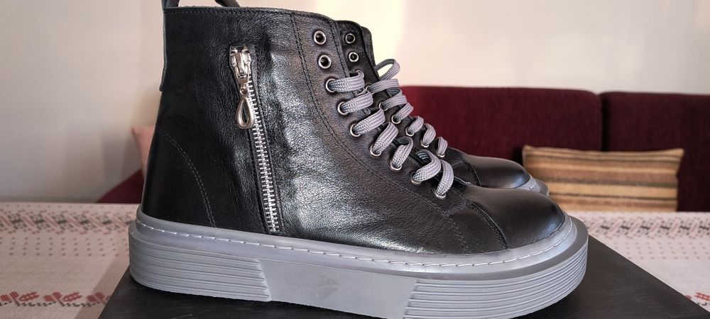 Bascheți damă, noi,  din piele naturală!