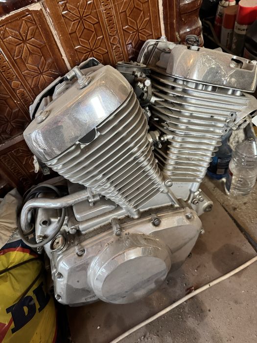 Motor suzuki intruder vs800