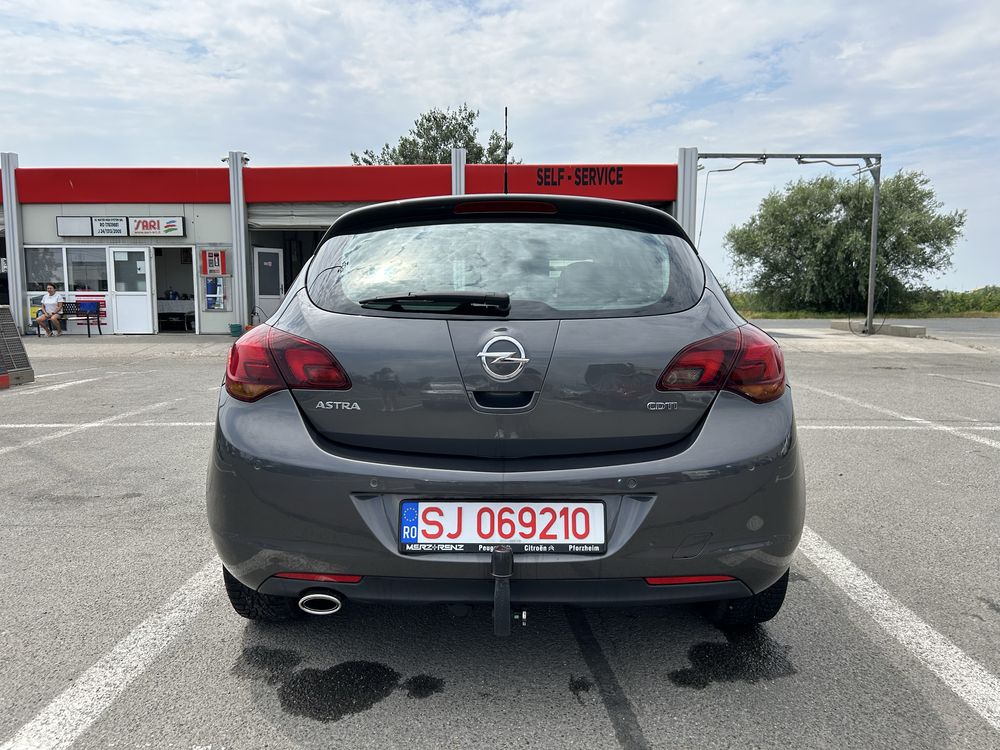 Vând Opel Astra J 2.0
