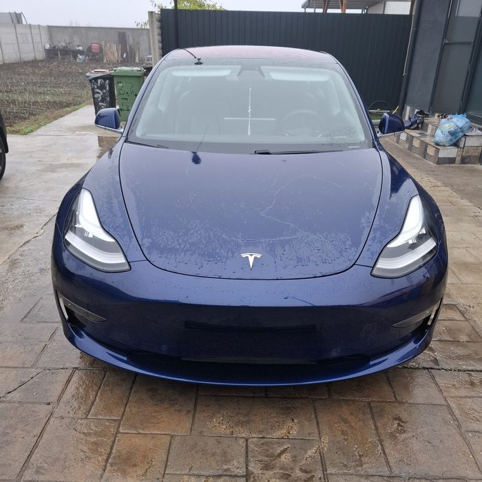Vând Tesla Model 3 Long Range Dual Motor