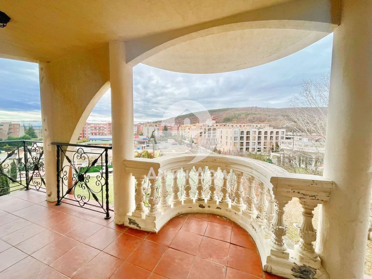 Продава се Двустаен апартамент в к.к. Елените - 77 кв.м за 663 €/кв.м - Снимка #2