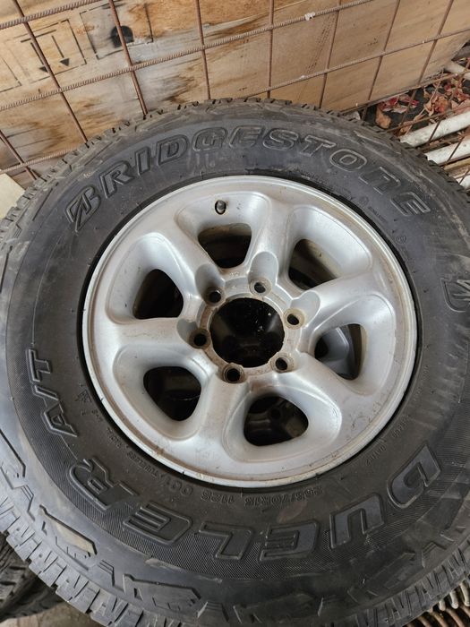 Jante cu anvelope iarna 265/70 r15 4x4