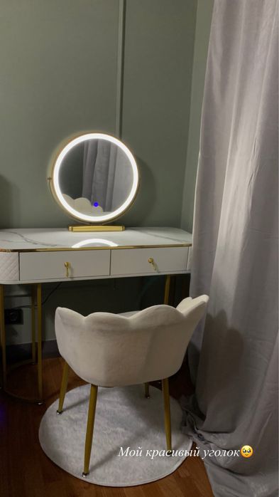 Продам столик для спальни